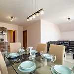 Apartament Luxury 2 Bedroom With Sea View