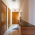 Luxury 2 Bedroom With Sea View Apartament