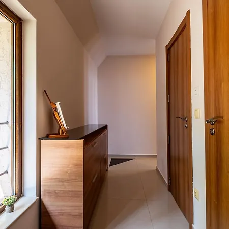 Luxury 2 Bedroom With Sea View דירה וארנה