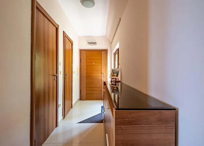 Luxury 2 Bedroom With Sea View Apartment